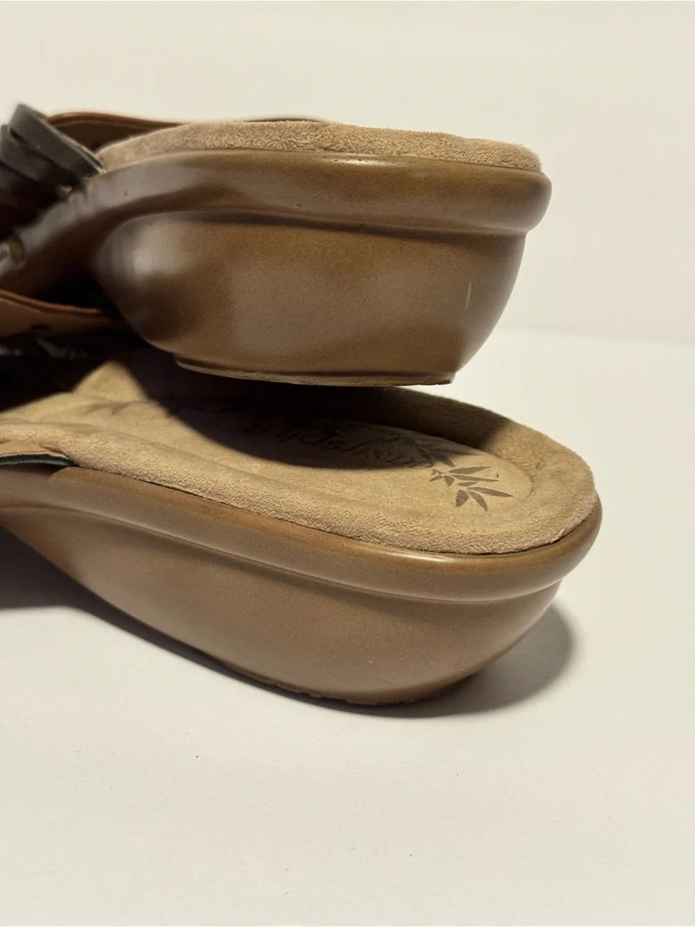 Easy Spirit Women’s 10 Sandal Brown & Gold Slip On Hurrache Style Strappy Shoe